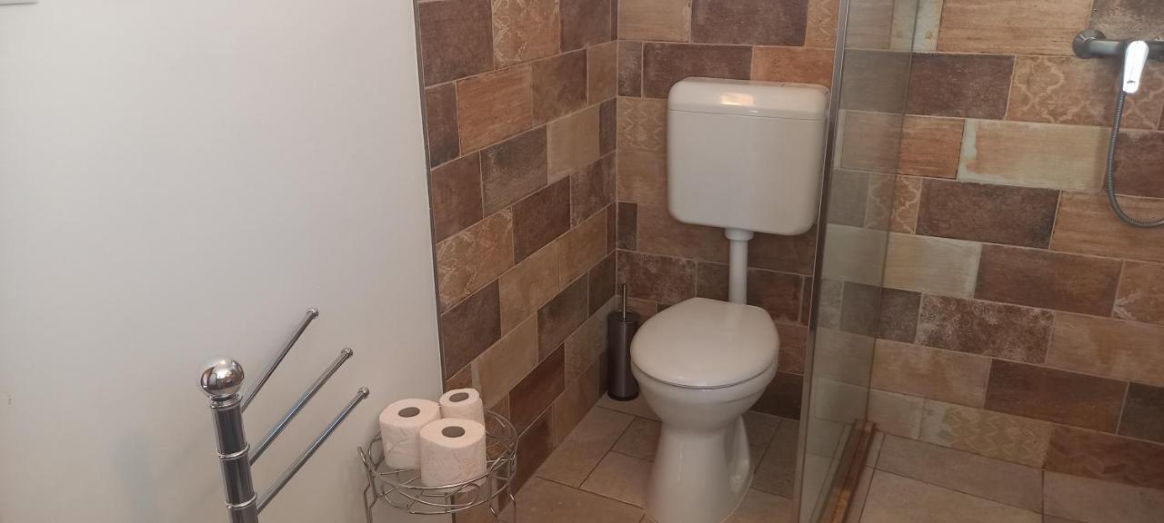 דירות בקשצ'אבה Ket Puli Vendeghaz מראה חיצוני תמונה